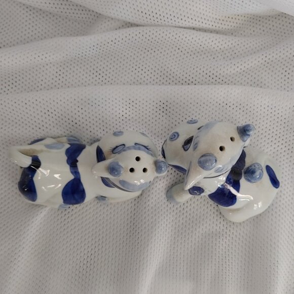 Vintage Enesco Ceramic Blue and White Cow Figurines - Picture 4 of 9